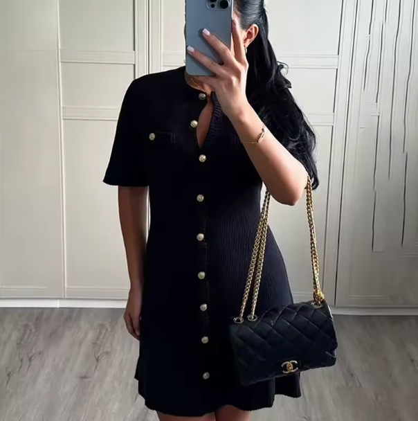 Victoria | black